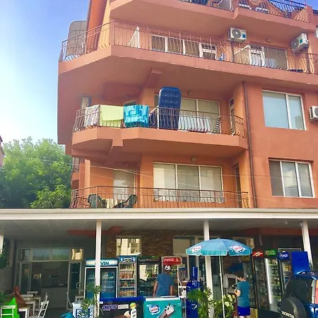 Dream House بيت ضيافة تساريفو